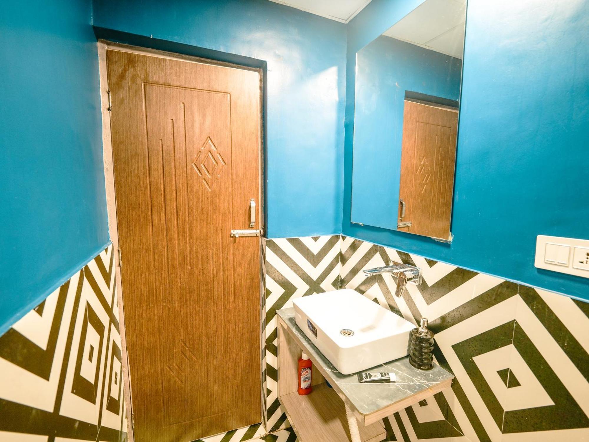Hoztel Jollygrrant Doon Hostel Rāni Pokhri Buitenkant foto