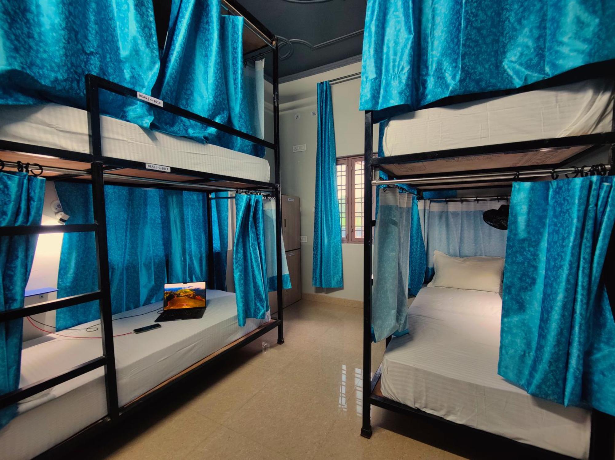 Hoztel Jollygrrant Doon Hostel Rāni Pokhri Buitenkant foto