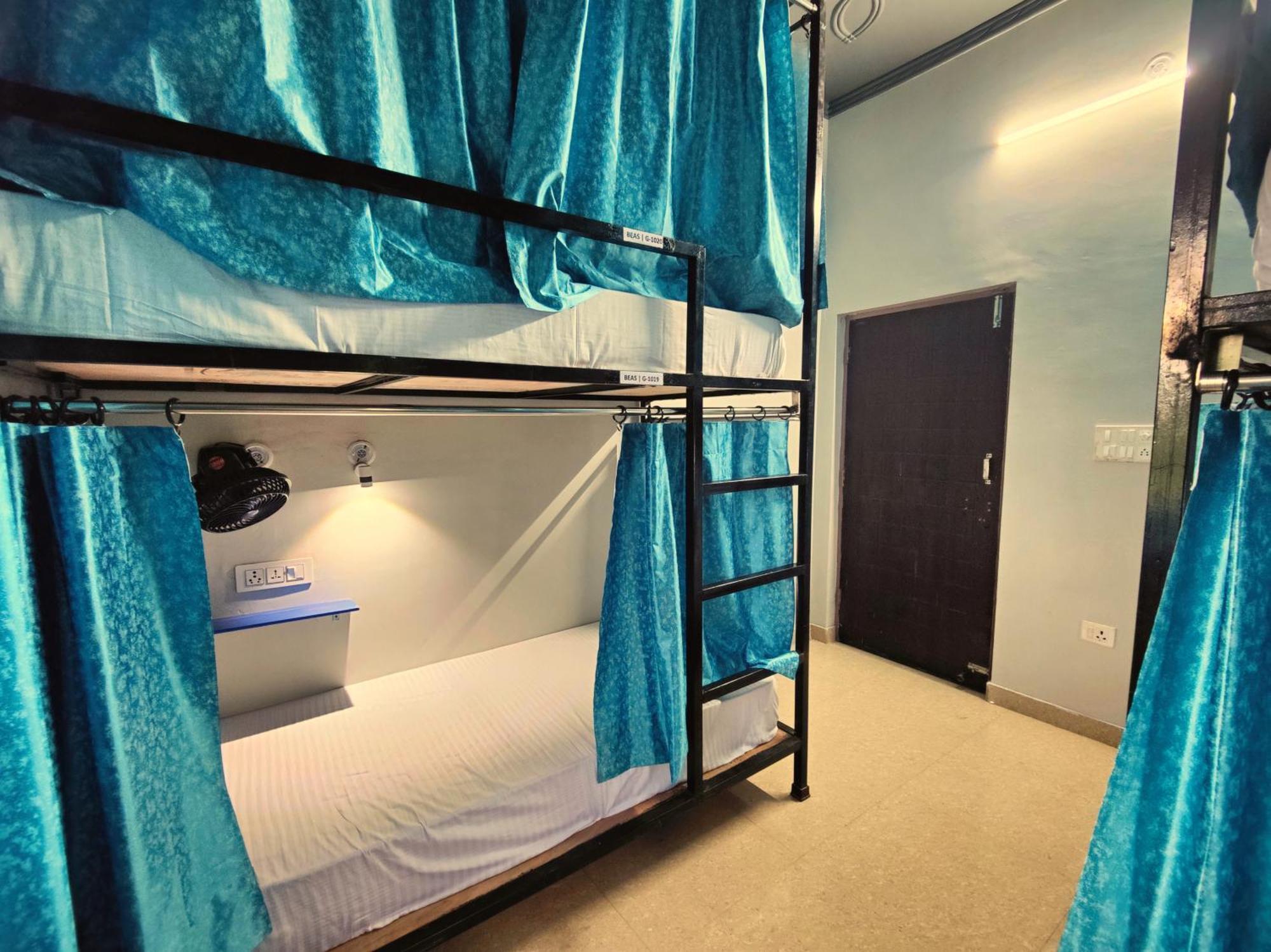 Hoztel Jollygrrant Doon Hostel Rāni Pokhri Buitenkant foto